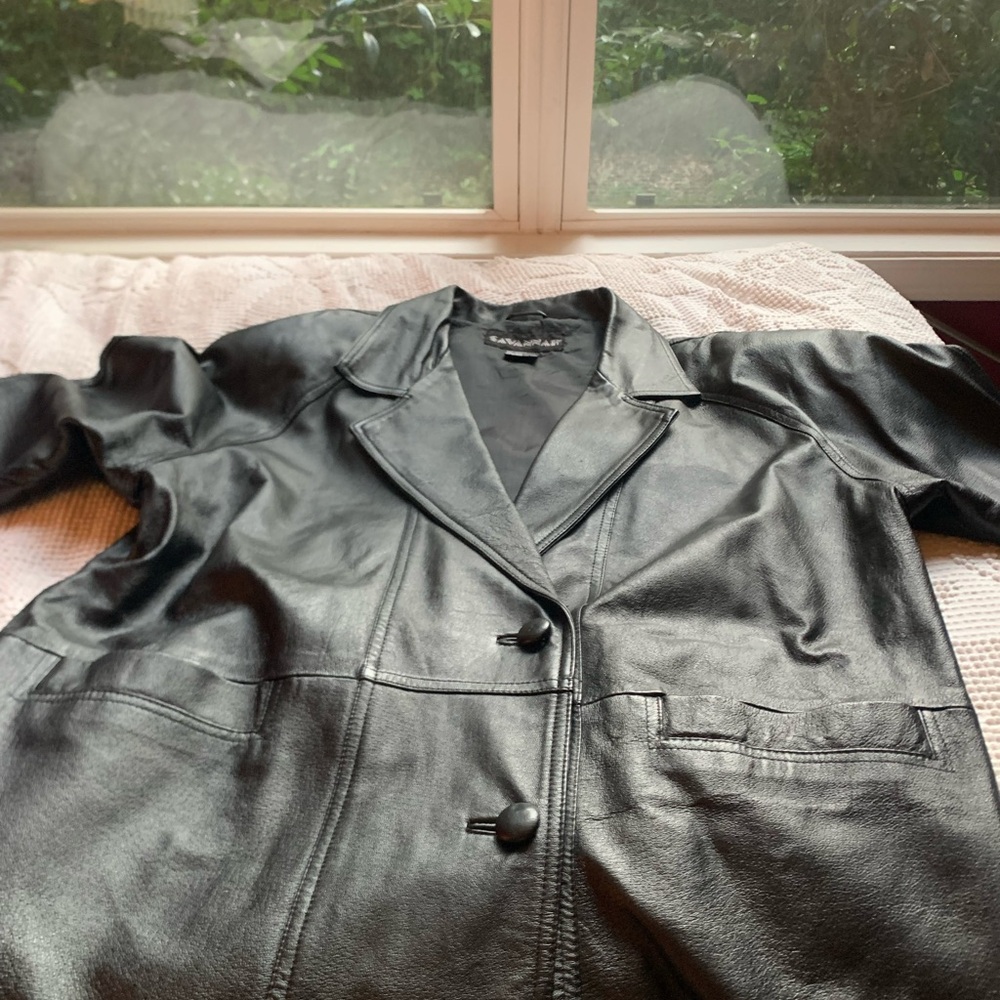 Savannah Black Leather Jacket with Notched Lapel and Fitted Silhouette